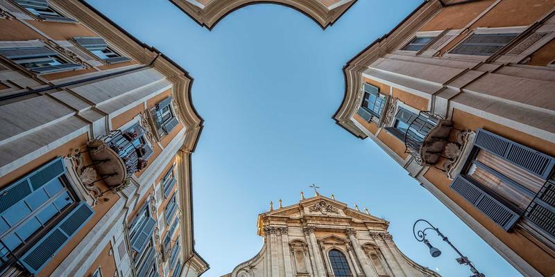 从虚拟化到云原生：NFV在电信云中的实战部署与全栈性能优化指南